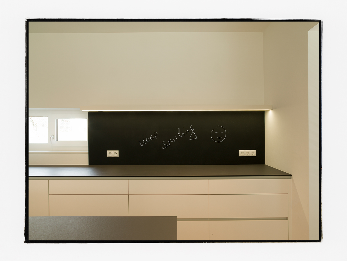 Camebeige Front mit Schreibtafel